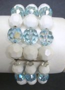 BRACELET MILK GLASS / BLUE CRYSTAL BEADS