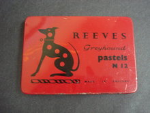 REEVES GREYHOUND PASTELS TIN BOX - CRAYONS