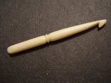 ANTIQUE CROCHET HOOK - TINY - BONE