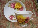 ROYAL VALE TEACUP SET 3 ROSES