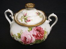 Covered SUGAR BOWL Royal Albert