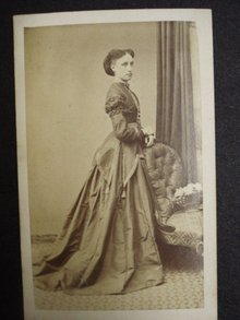 Victorian Cabinet Card Photo Young Lady
