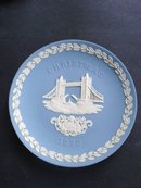 Jasperware Christmas Plate 1975 Tower Bridge