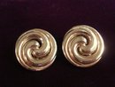 Wonderful Vintage Earrings Gold Tone Clip Style