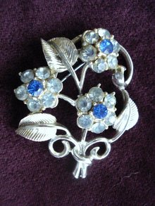 Lovely Floral Brooch Silver Tone