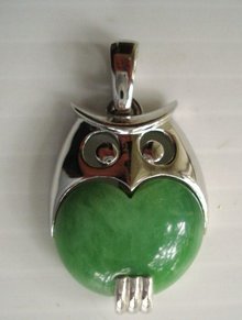 Owl Pendant Silvertone/Bakelite Trifari