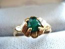 10k Gold Ring Emerald Green colour Stone