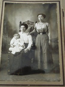 Victorian Photo Mother Child and Aunt
