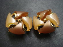 Marvelous Vintage Thermoset Earrings Shades of Brown and Beige