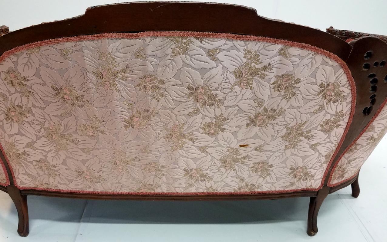 19536 French Victorian Shapely Carved Sofa