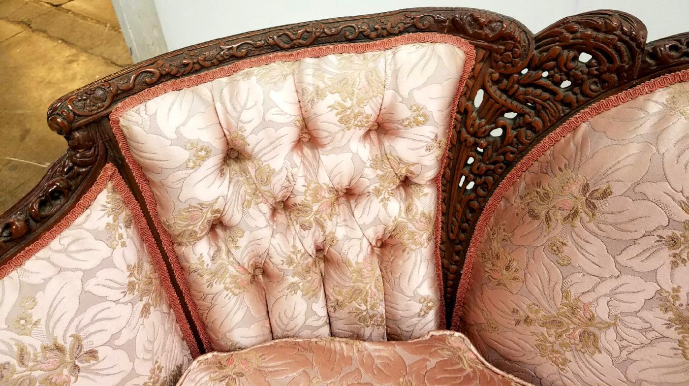 19536 French Victorian Shapely Carved Sofa