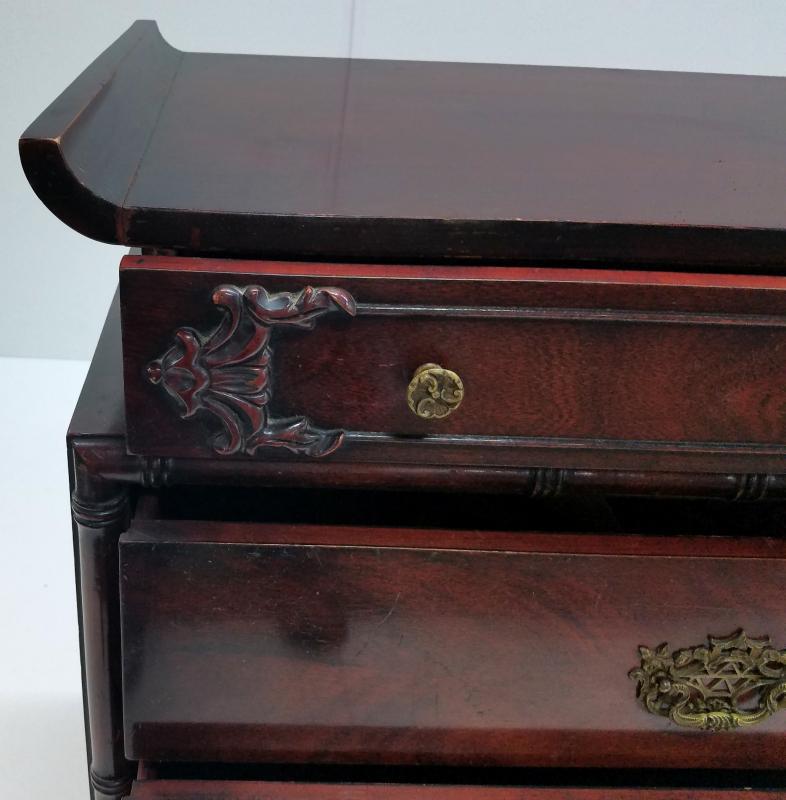 19529 Mahogany large Chest with Mirror