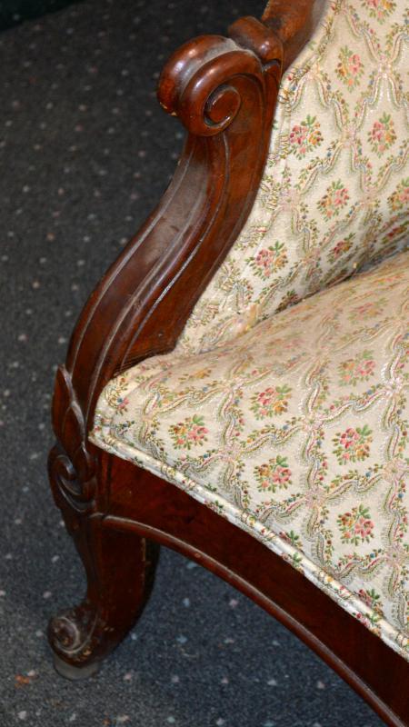 18230 Victorian Sofa