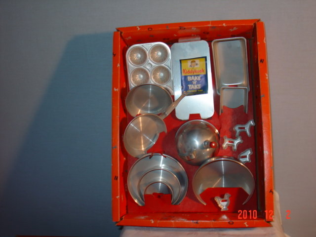 Kiddy Kooks Aluminum Pan Set MIB 1960's