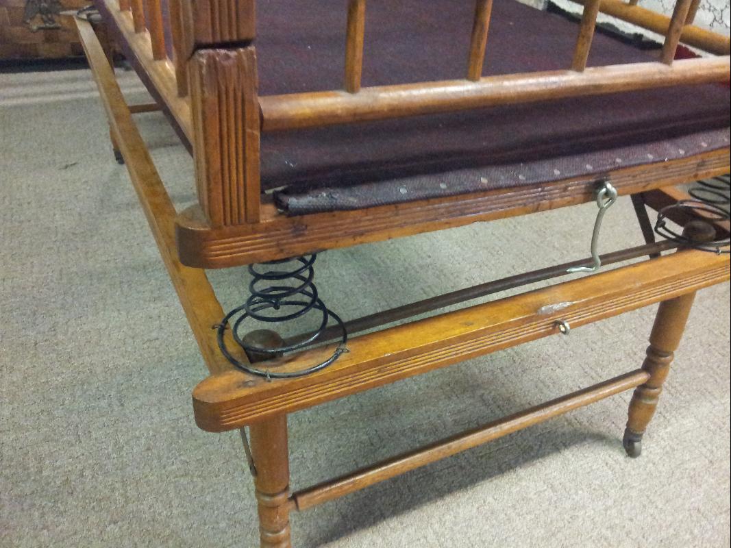 Antique Crib with Bouncer/Spring system