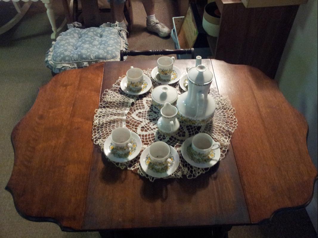 Serving Cart with convertible top