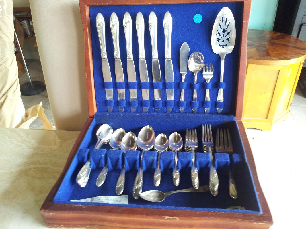 46 Piece Tudor Plate Queen Bess Pattern