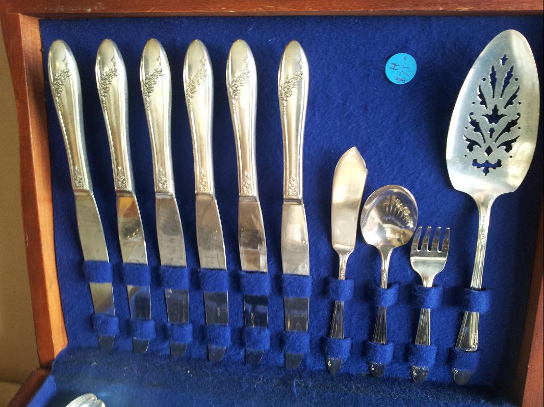 46 Piece Tudor Plate Queen Bess Pattern