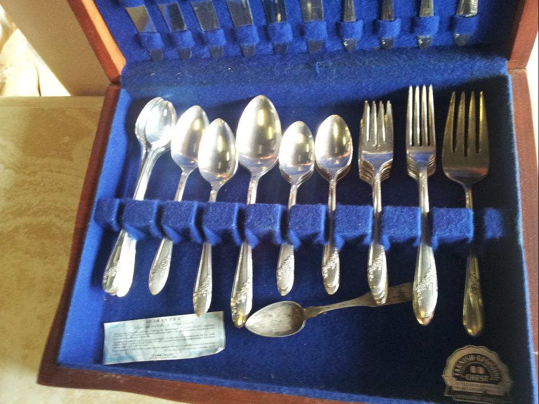 46 Piece Tudor Plate Queen Bess Pattern