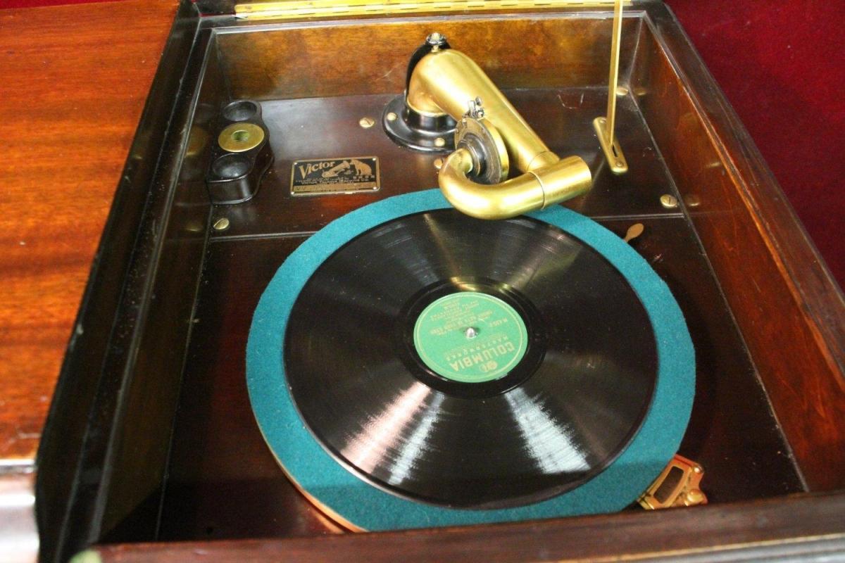 Victrola Talking Machine Console