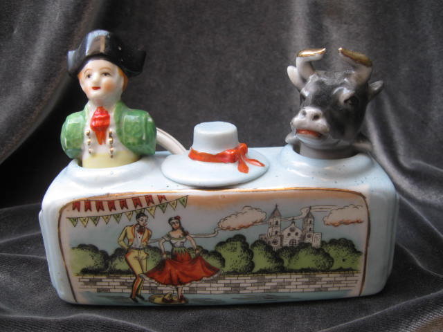 Vintage Nodder Matador & Bull Condiment Salt & Pepper Set