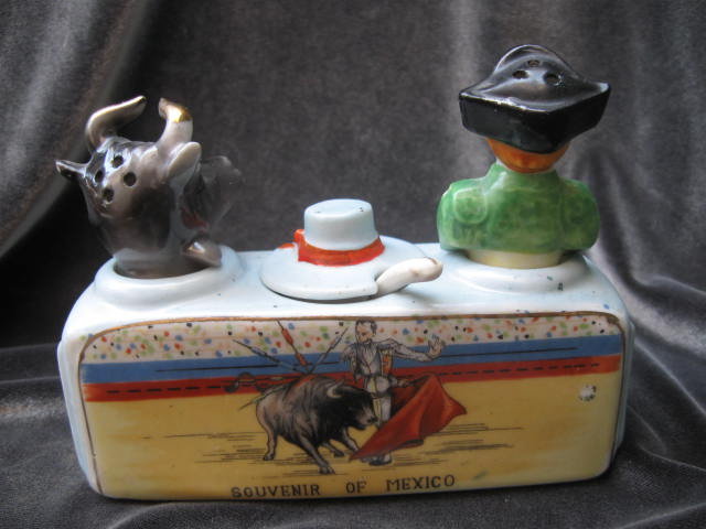 Vintage Nodder Matador & Bull Condiment Salt & Pepper Set