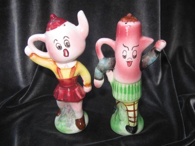 Vintage Anthropomorphic Teapot & Coffee Pot Slat & Pepper Shakers