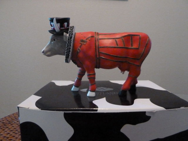 Cow Parade Beefeater It Ain't Natural Cows On Parade British Guard Figurine