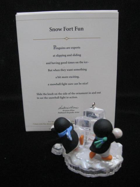 Hallmark 2006 SNOW FORT FUN Penguins Magic Motion Christmas Tree Ornament