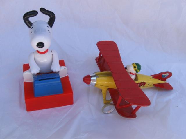 Vintage Peanuts Snoopy The Red Baron Die Cast Plane Aviva toy Co. 1965 + Bonus
