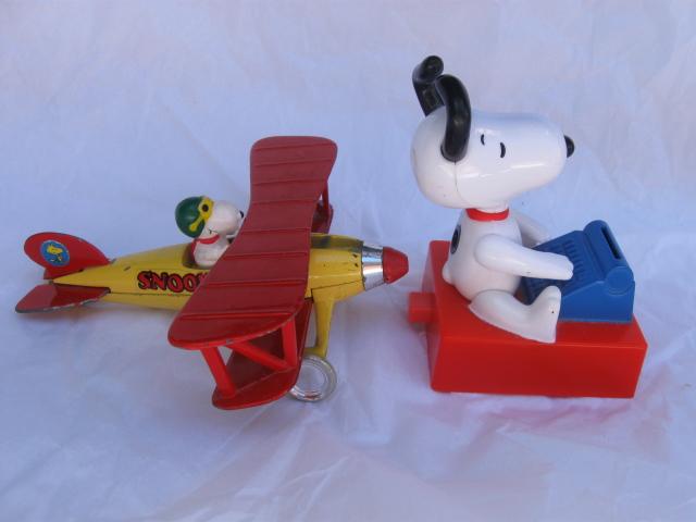 Vintage Peanuts Snoopy The Red Baron Die Cast Plane Aviva toy Co. 1965 + Bonus