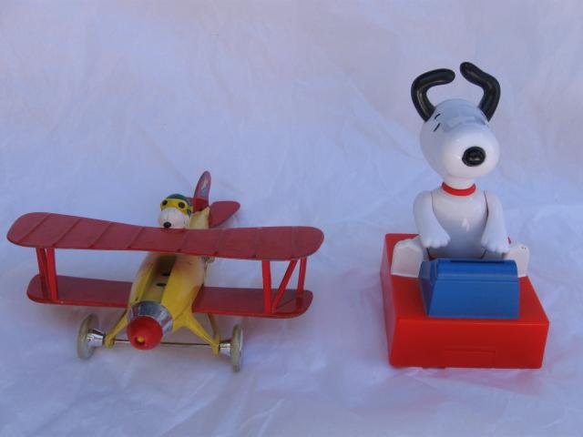 Vintage Peanuts Snoopy The Red Baron Die Cast Plane Aviva toy Co. 1965 + Bonus