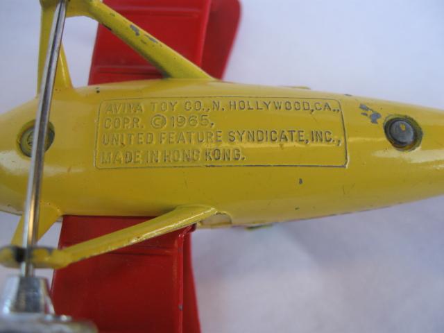 Vintage Peanuts Snoopy The Red Baron Die Cast Plane Aviva toy Co. 1965 + Bonus