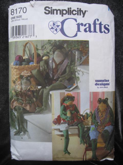 Simplicity Crafts 8170 Stuffed Frog & Clothes Sewing Pattern