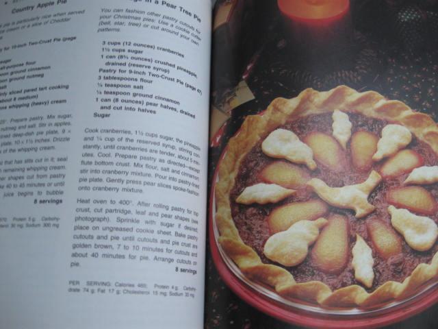 Betty Crocker's Holiday Baking Cookbook Copyright 1993 1st Edition