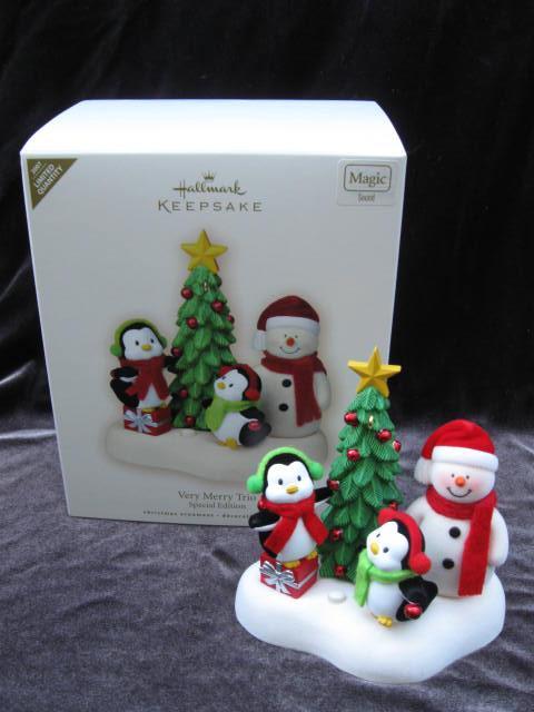 Hallmark 2007 VERY MERRY TRIO Limited Magic Penguins & Snowman Christmas Tree Ornament