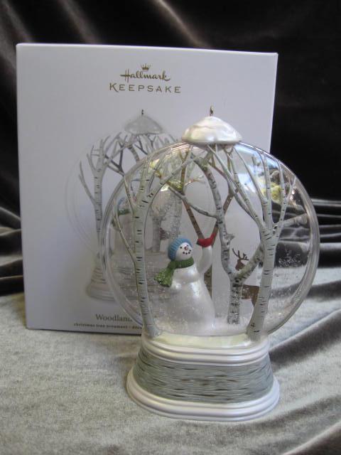 Hallmark 2012 Woodland Wonderland Snowman Snowglobe Chrsitmas Tree Ornament