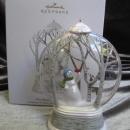 Hallmark 2012 Woodland Wonderland Snowman Snowglobe Chrsitmas Tree Ornament