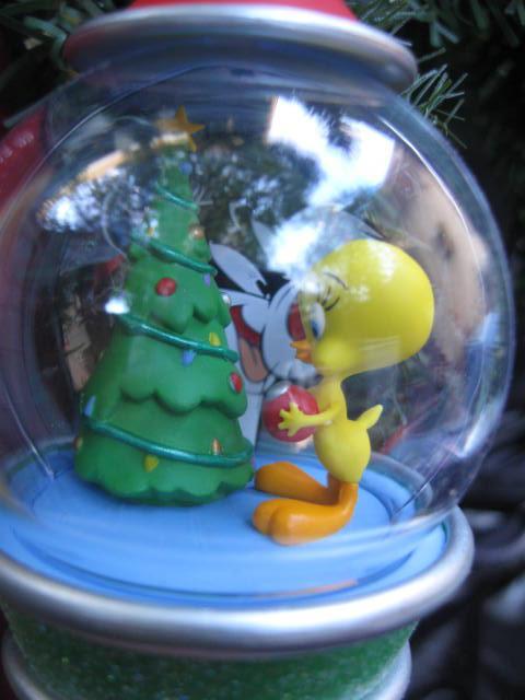Hallmark 2005 Peek A Boo Sylvester & Tweety Looney Tunes Christmas Tree Ornament