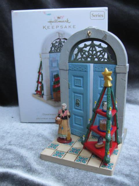 Hallmark 2010 Italy 4th In Doorways Around The World Series Christmas Tree Ornament