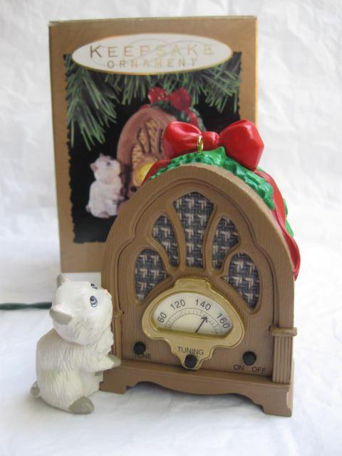Hallmark 1993 Radio News Flash With Cat Magic Light & Sound Christmas Tree Ornament
