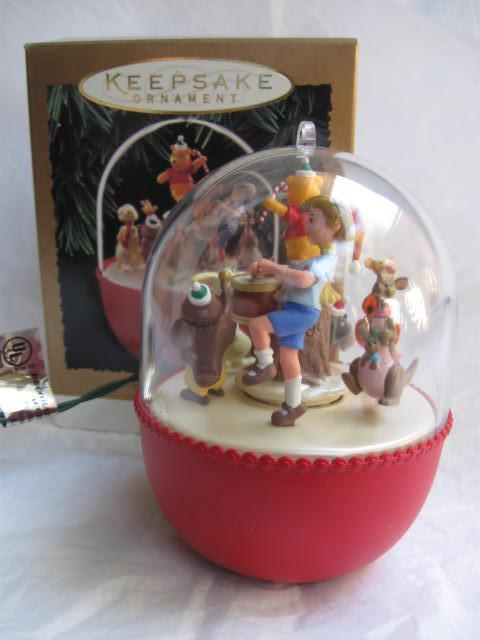 Hallmark 1994 Winnie The Pooh Parade Magic Motion & Music Christmas Tree Ornament