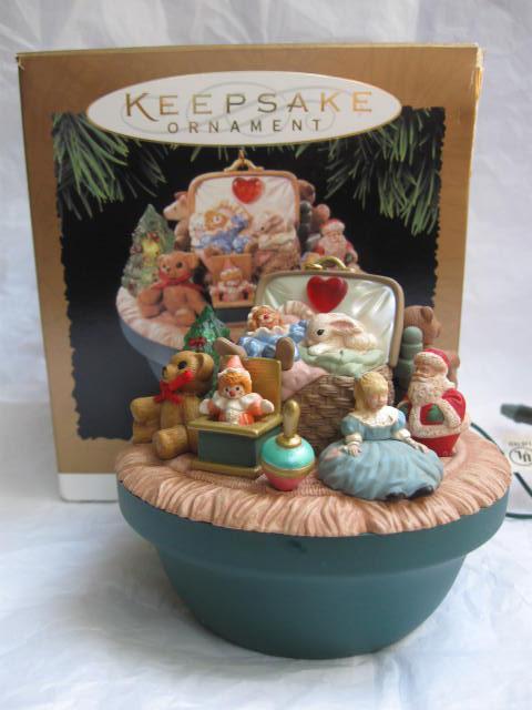 Hallmark 1998 Victorian Toy Box Magic Light Motion & Music Christmas Tree Ornament