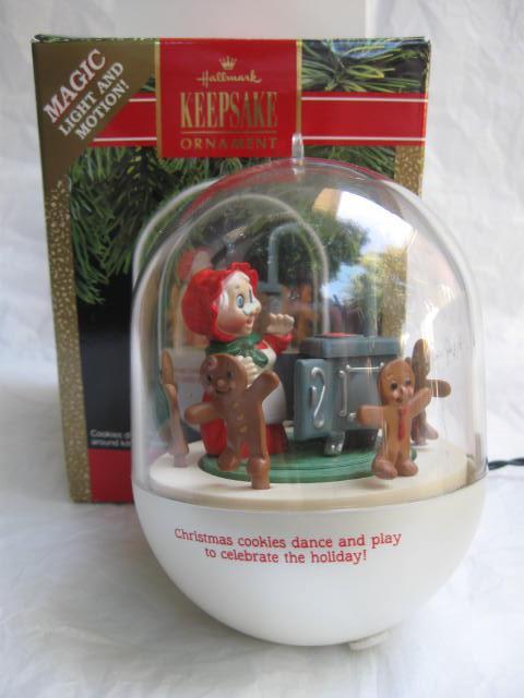 Hallmark 1990 Mrs. Santa's Kitchen With Gingerbread Christmas Cookies & Oven Magic Light & Motion Christmas Tree Ornament