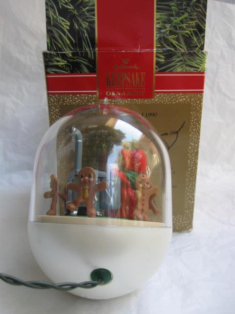 Hallmark 1990 Mrs. Santa's Kitchen With Gingerbread Christmas Cookies & Oven Magic Light & Motion Christmas Tree Ornament