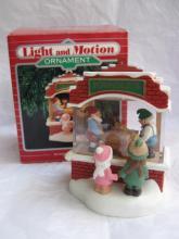 Hallmark 1987 Kringle's Toy Shop Magic Light & Motion Christmas Tree Ornament