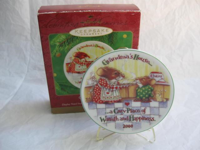 Hallmark 2000 Grandma's House Collector's Plate Mice Christmas Tree Ornament