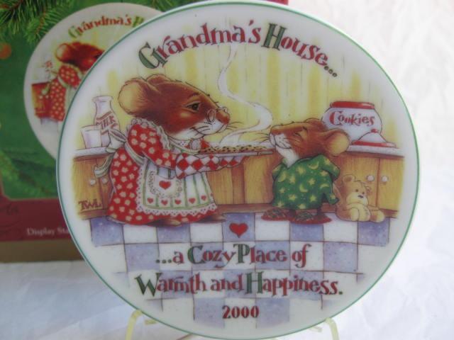 Hallmark 2000 Grandma's House Collector's Plate Mice Christmas Tree Ornament