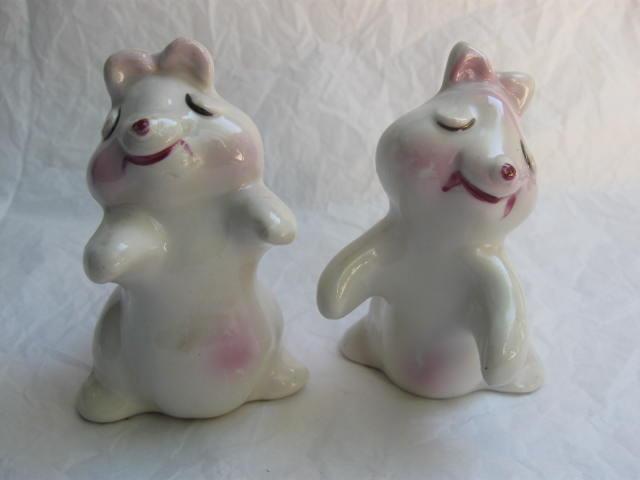 Vintage Bunny Hug Anthropomorphic Rabbit Van Tellingen Salt & Pepper Shakers