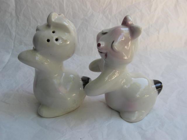 Vintage Bunny Hug Anthropomorphic Rabbit Van Tellingen Salt & Pepper Shakers